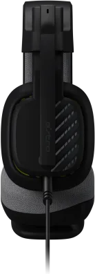 Fekete headset mikrofonnal. A headset fekete kábellel és az Astro logóval rendelkezik.