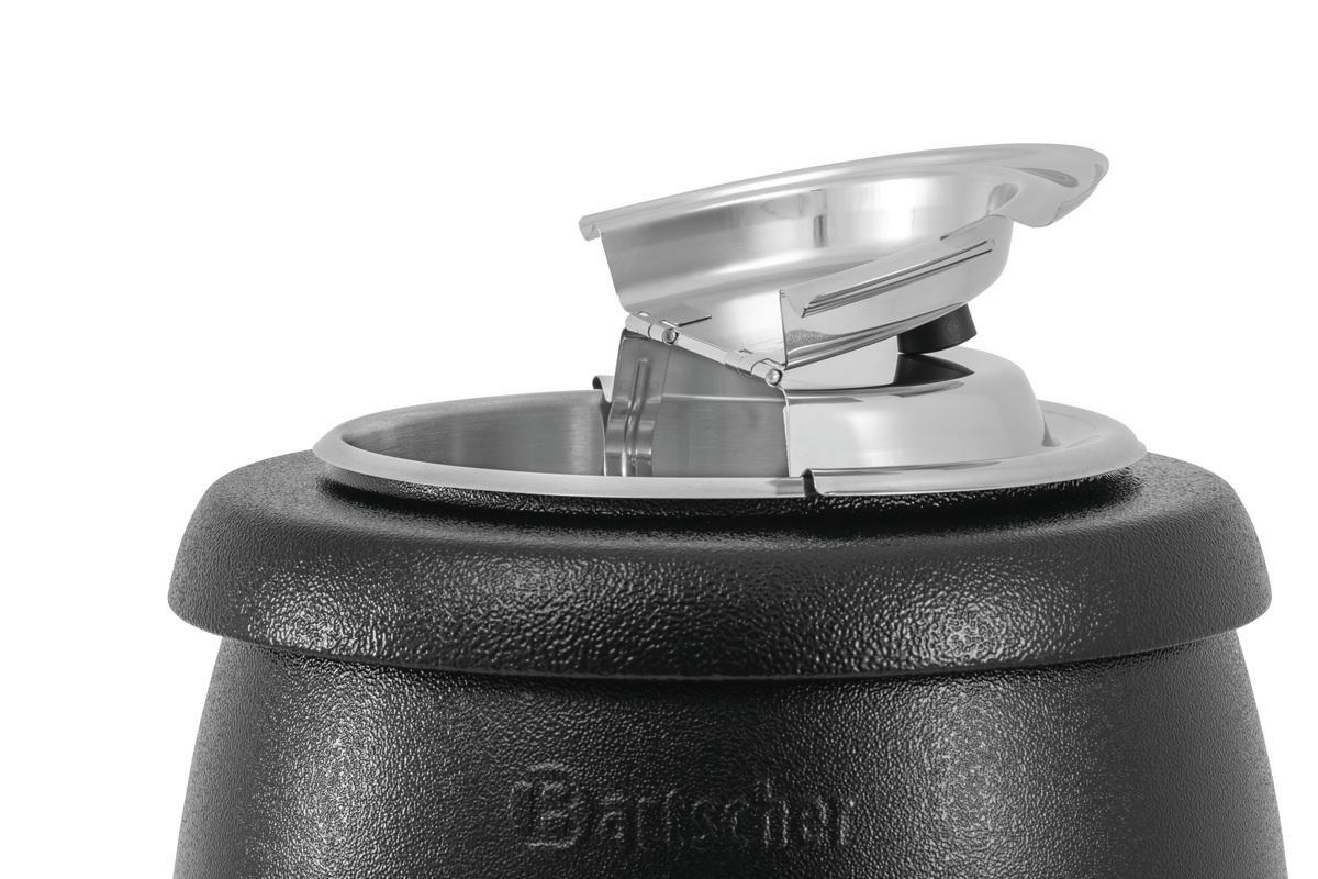 Warmhaltebehälter für Suppe mit offenem Deckel. Edelstahl-Innenraum, schwarze Außenseite. Großküchenausrüstung.