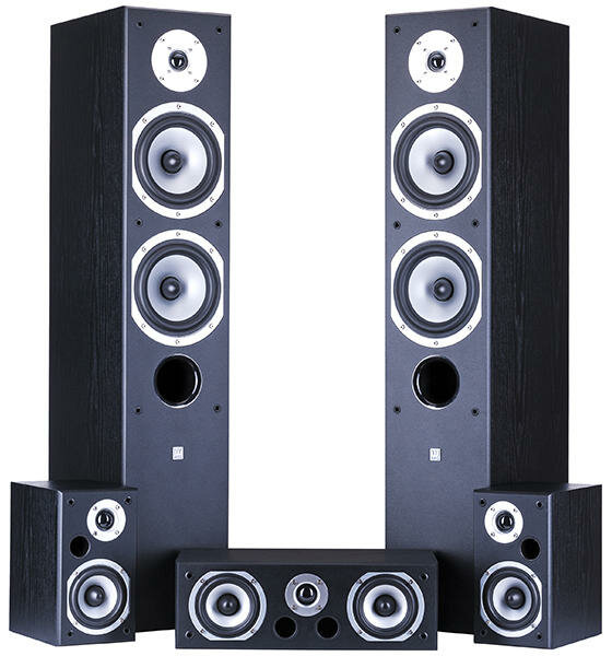 System kina domowego z dwoma wysokimi głośnikami, dwoma małymi głośnikami i głośnikiem centralnym. Czarny kolor.