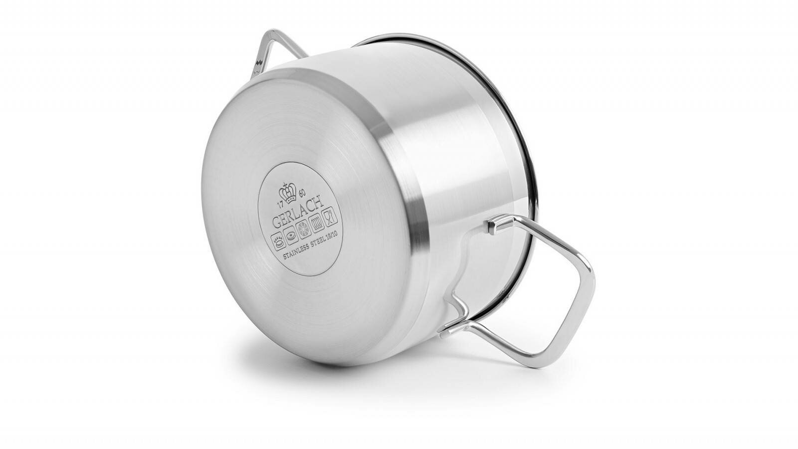 Garnek ze stali nierdzewnej, do góry dnem. Na dnie znajduje się logo i tekst.
