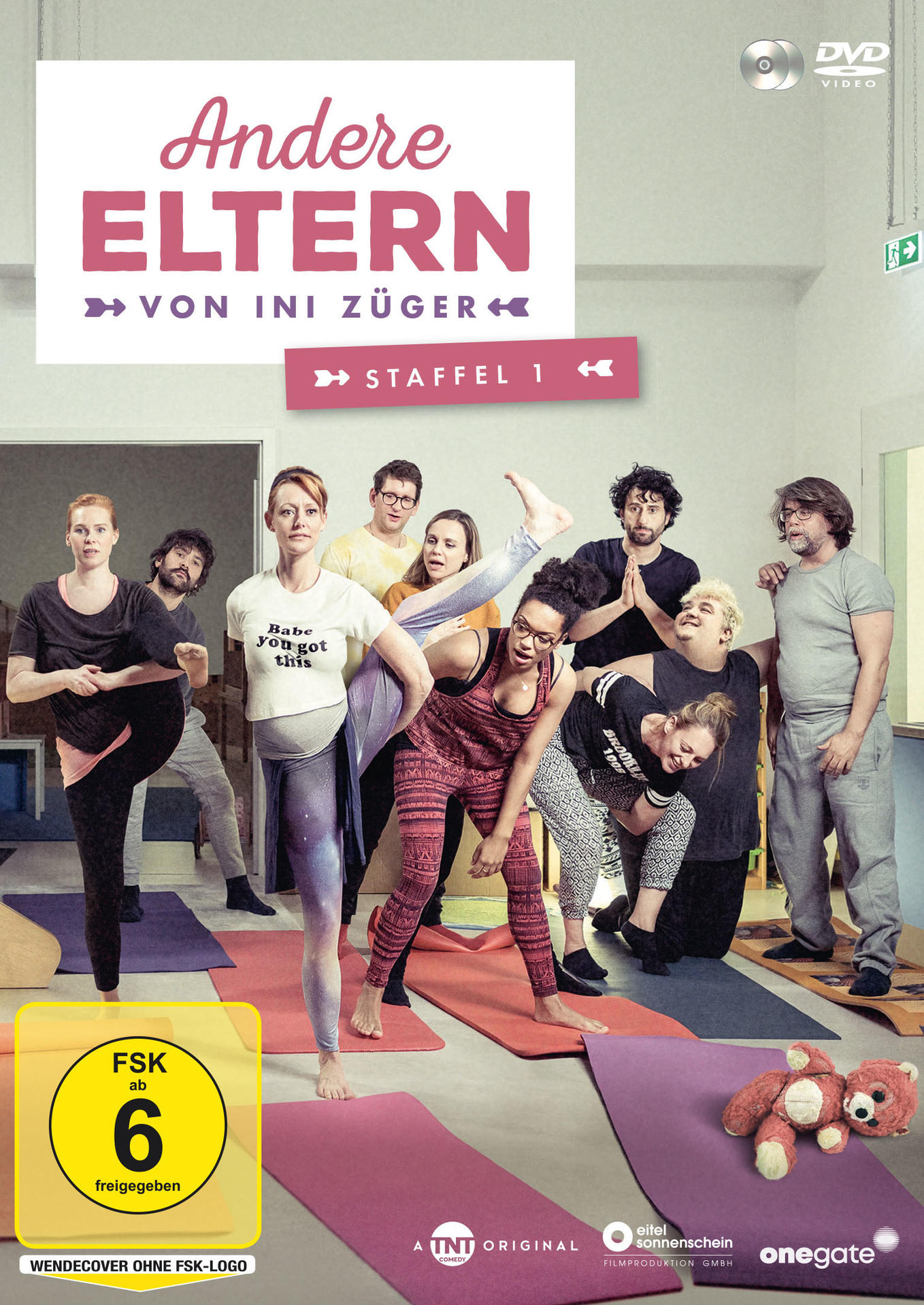 DVD-Cover zeigt eine Gruppe von Menschen in einem Yoga-Kurs mit dem Titel Andere Eltern.