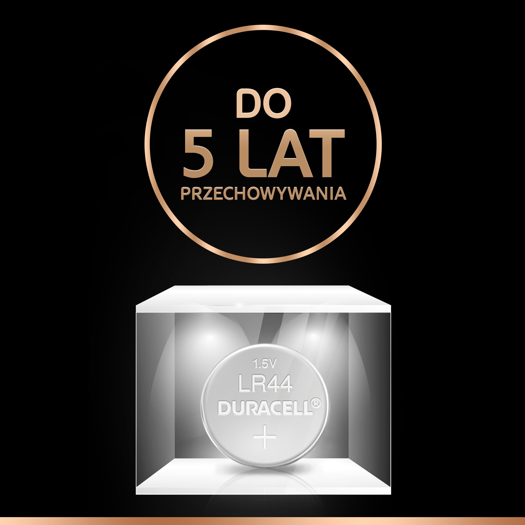 Bateria Duracell wewnątrz gabloty z tekstem: DO 5 LAT PRZECHOWYWANIA. Czarne tło.