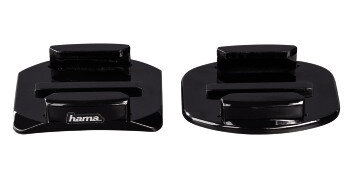 Dwa czarne uchwyty Hama do kamer sportowych. Zbliżenie na białym tle.