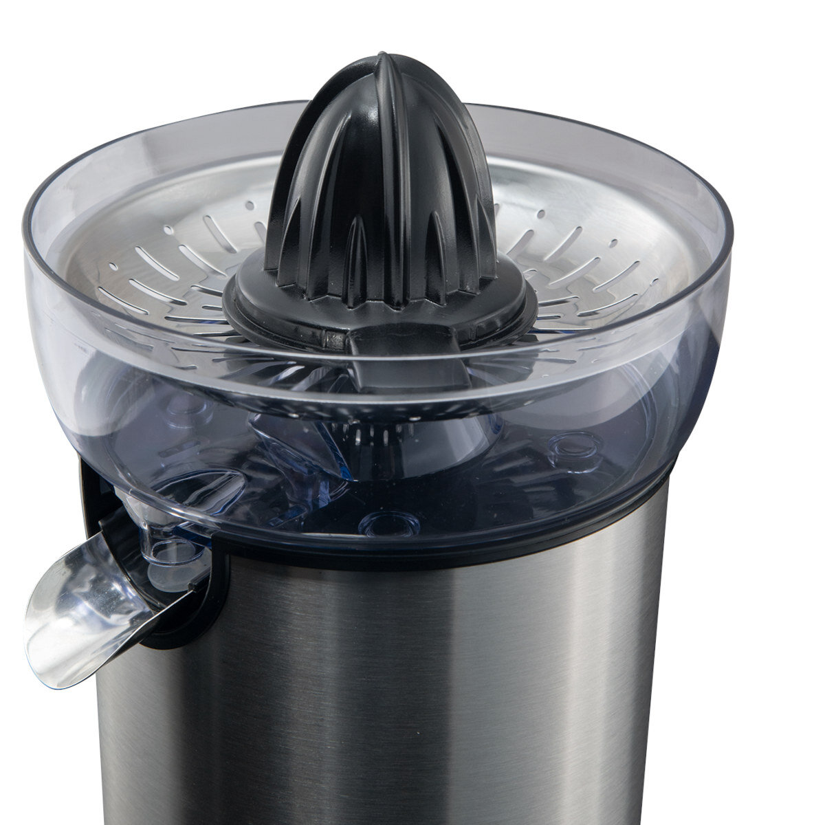 Zbliżenie wyciskarki do cytrusów. Ma czarny stożek, przezroczystą miskę i podstawę ze stali nierdzewnej.