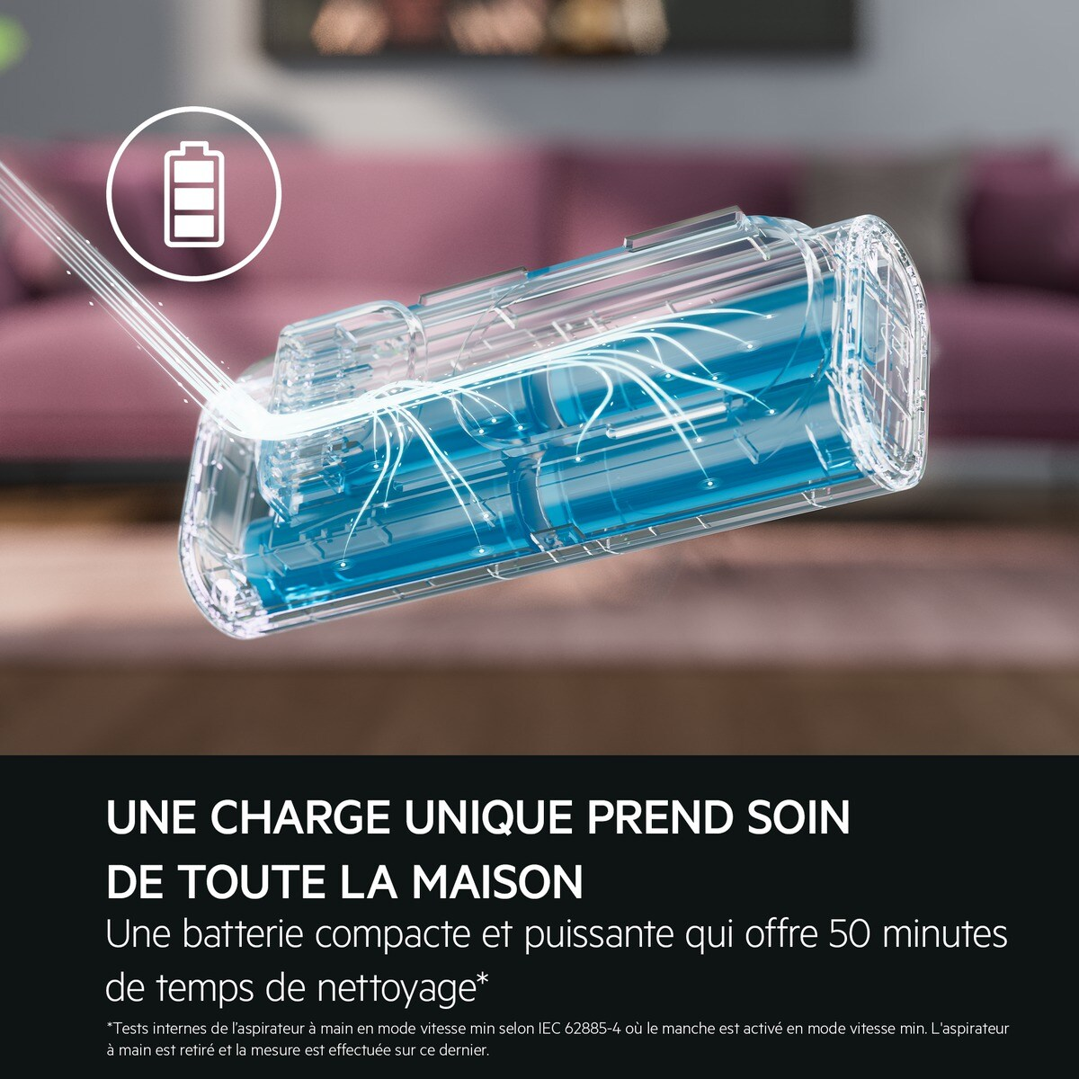 Composant d'aspirateur avec corps transparent et liquide bleu à l'intérieur, avec texte en français.
