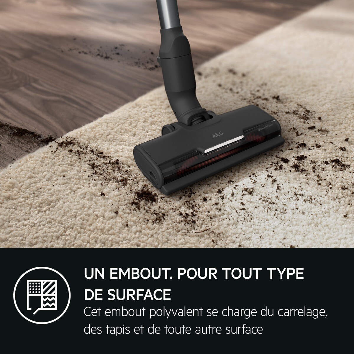 Une tête d'aspirateur noire sur un tapis clair, avec du texte sur son utilisation.