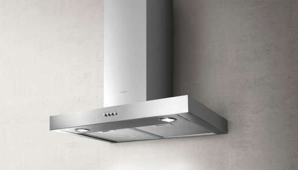 Okap ze stali nierdzewnej zamontowany na ścianie.