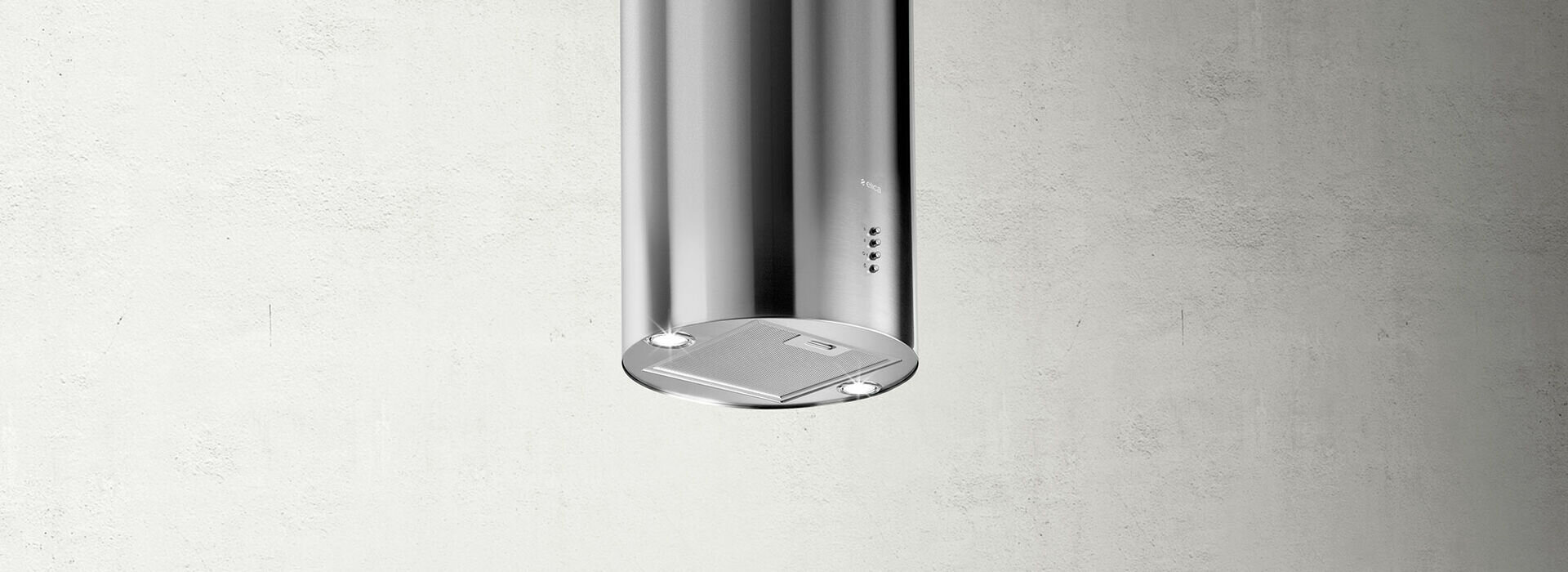 Metalowy okap z dwoma filtrami siatkowymi.