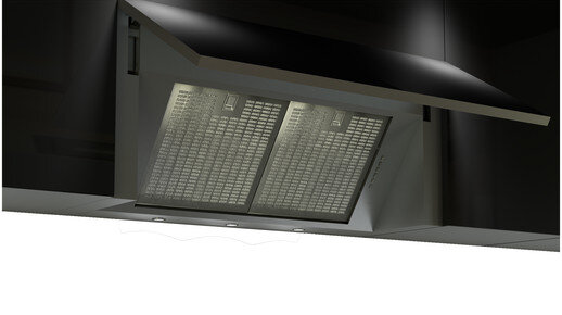 Okap kuchenny z włączonymi światłami. Widoczne są dwa filtry.