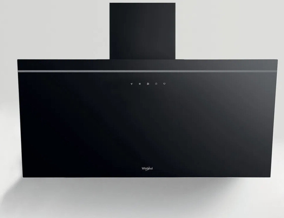 Czarny okap kuchenny o prostokątnym kształcie, z logo i wieloma przyciskami. Na białym tle.