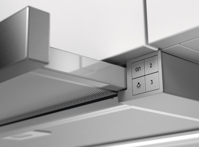 Zbliżenie elementów sterujących okapu z przyciskami 0/1, 2, 3 i ikoną światła.