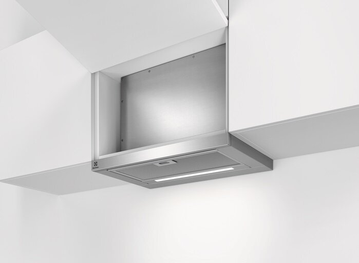 Widok z tyłu szarego przenośnego radia DAB+ z anteną, portem ładowania i gniazdem słuchawkowym.