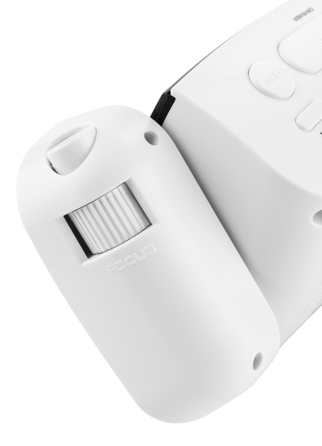 Zbliżenie białego pilota z pokrętłem ostrości i przyciskami na białym tle.