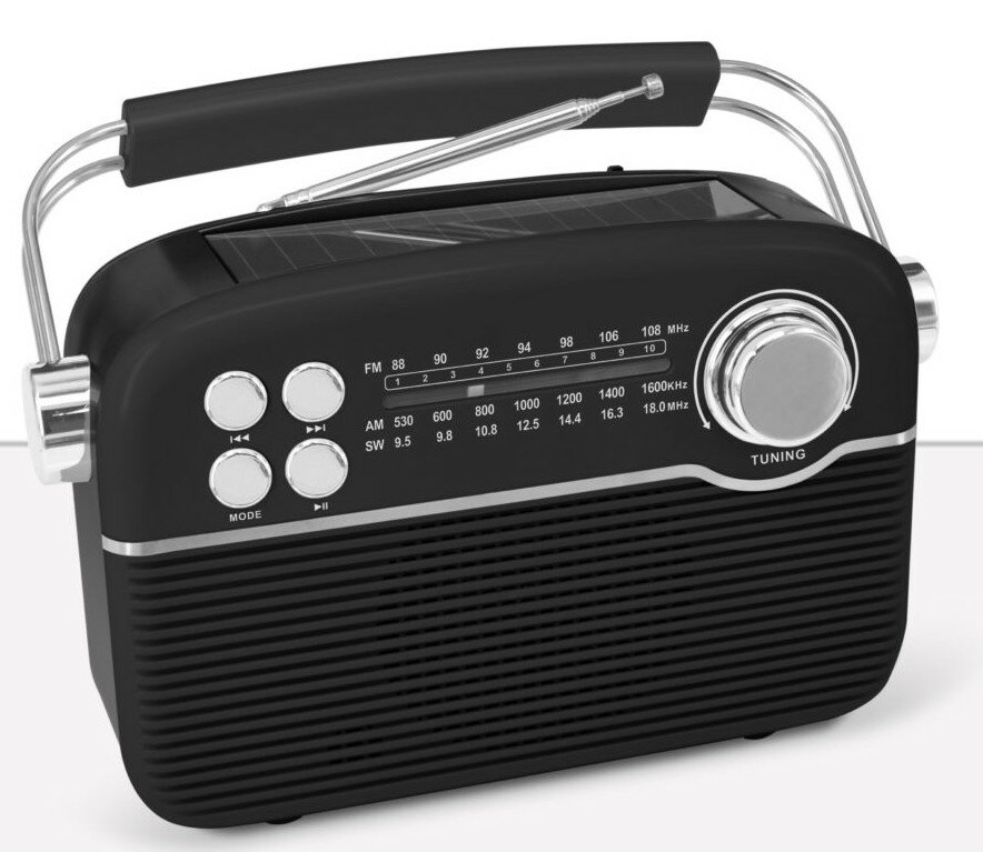 Brązowe drewniane radio z ekranem i srebrnym uchwytem.