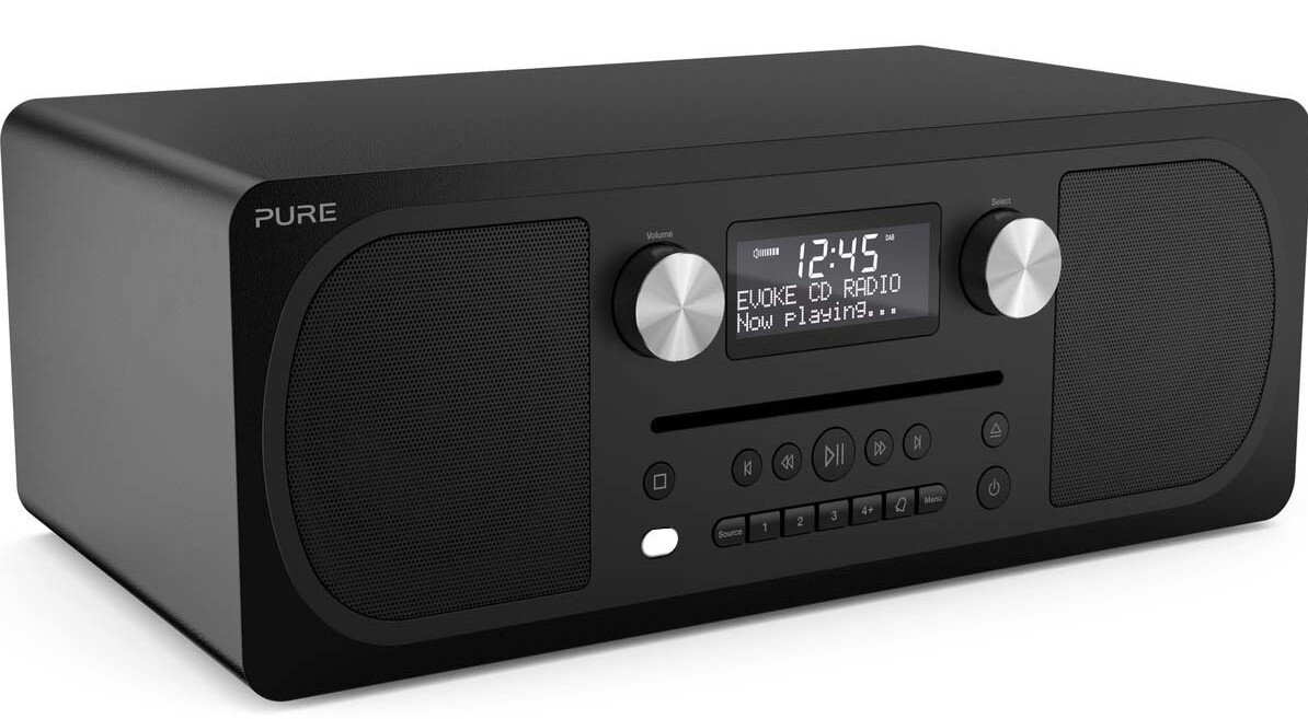 Czarny radio PURE z głośnością, strojeniem i wyświetlaczem, pokazujący czas i stację.