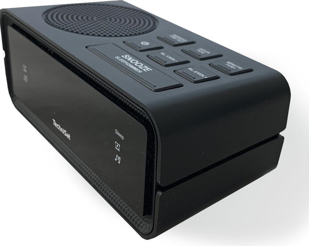 Niebieski odkurzacz na drewnianej podłodze.