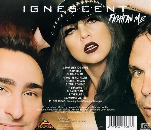 CD-Cover mit Bandmitgliedern und Albumtitel: Fight In Me.