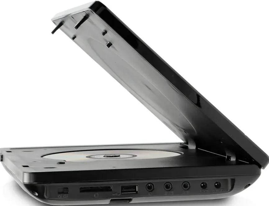 Un lettore DVD portatile nero con lo schermo aperto, che mostra il disco.
