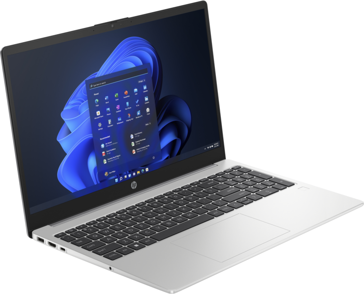 Ezüst laptop nyitva, Windows felülettel a képernyőn.