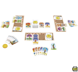 Brettspiel-Setup mit Karten und Spielsteinen auf weißer Oberfläche.
