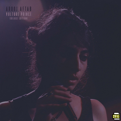 Albumcover mit einer Frau im Schatten. Text: Arooj Aftab, Vulture Prince.