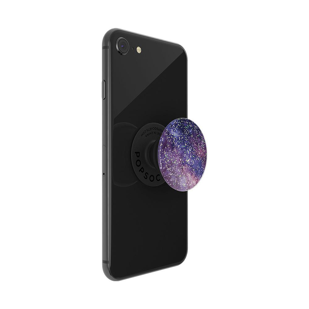 Ein schwarzes Smartphone mit einem PopSocket, mit Galaxymuster.