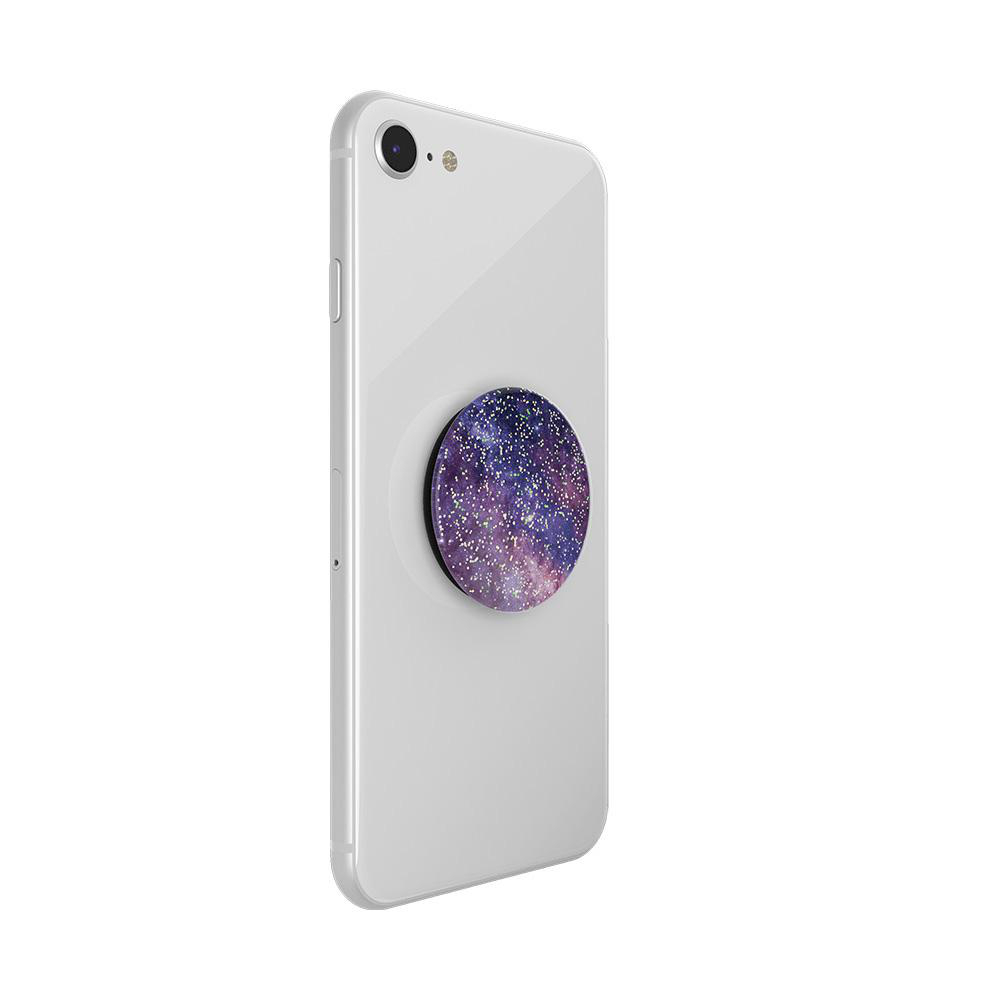 Weißes Smartphone mit einem Galaxy-PopSocket. Der PopSocket ist lila mit weißen und lilafarbenen Punkten.