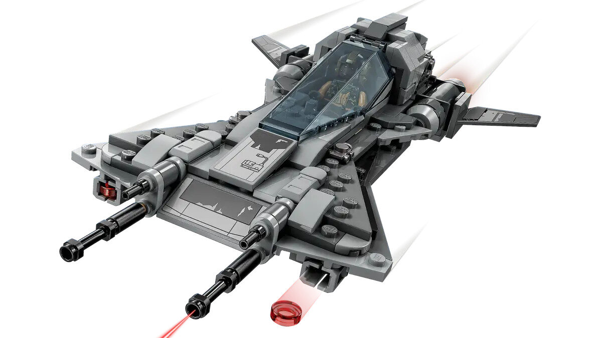 Szary myśliwiec Lego Star Wars z dwoma blasterami i czerwonymi wiązkami laserowymi na białym tle.