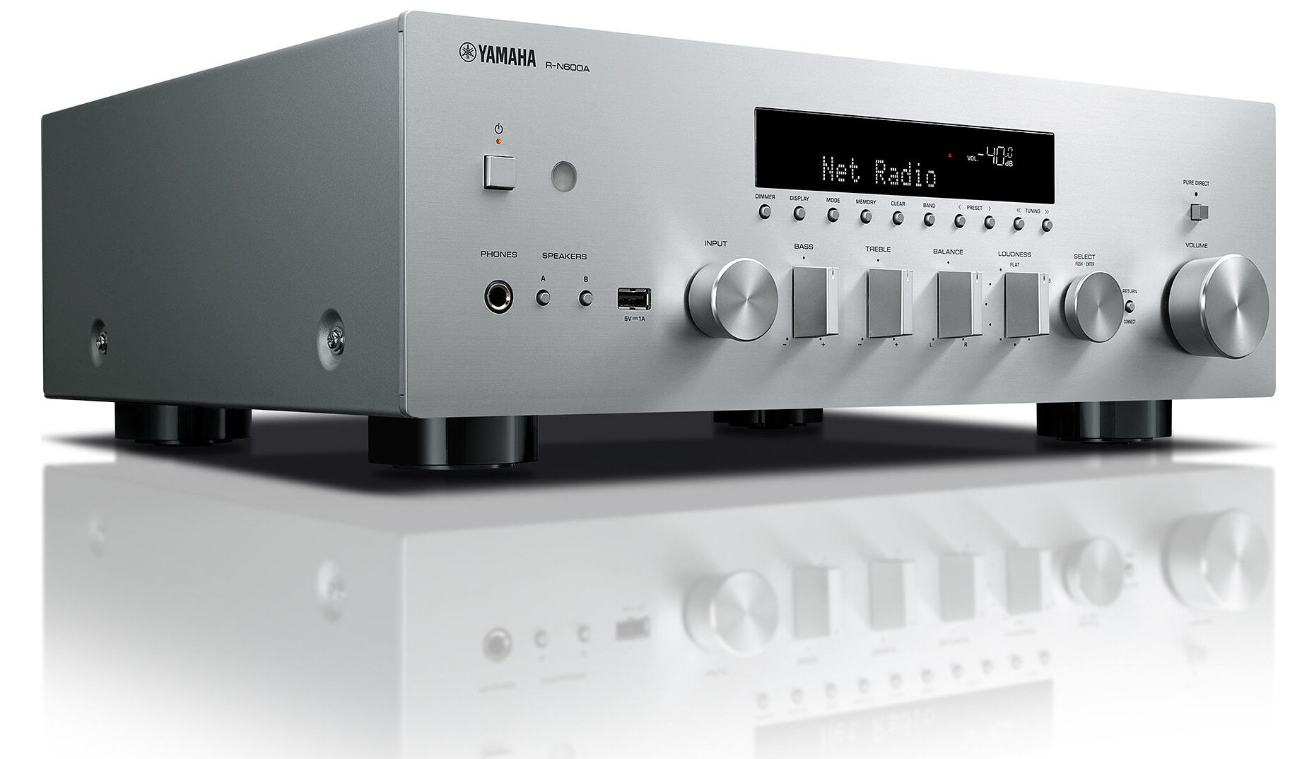 Srebrny amplituner stereo Yamaha z przyciskami i wyświetlaczem. Na białym tle.