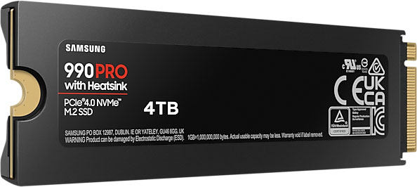 Een zwarte Samsung 990 Pro SSD met heatsink, 4TB, en diverse labels.