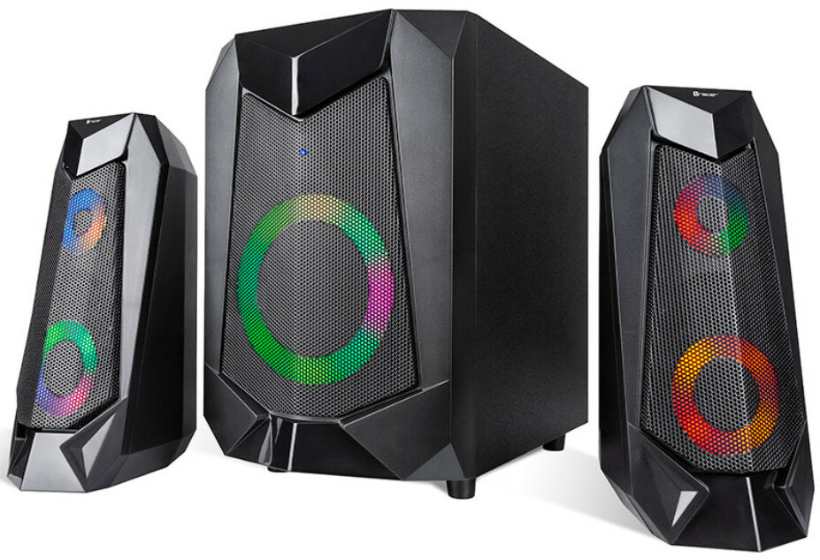 Czarne głośniki z kolorowymi światłami, subwoofer i dwa głośniki satelitarne.