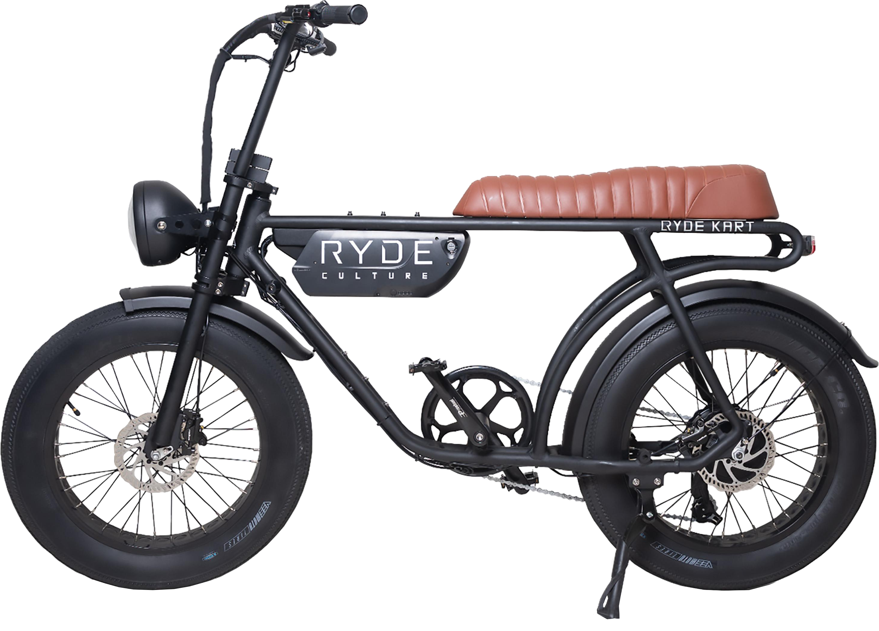 Ein schwarzes Ryde Elektrofahrrad mit braunem Sitz und dicken Reifen, Seitenansicht, auf weißem Hintergrund.