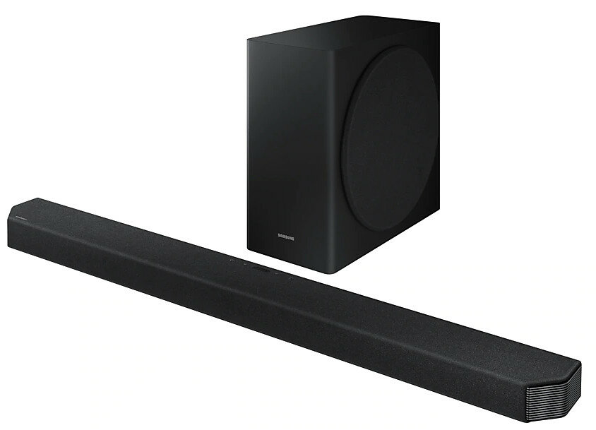 Czarny zestaw soundbar i subwoofer Samsung, umieszczony na białym tle.