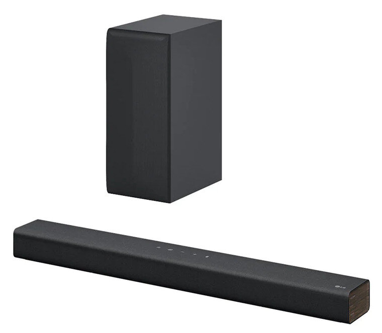 Czarny soundbar i subwoofer na białym tle.