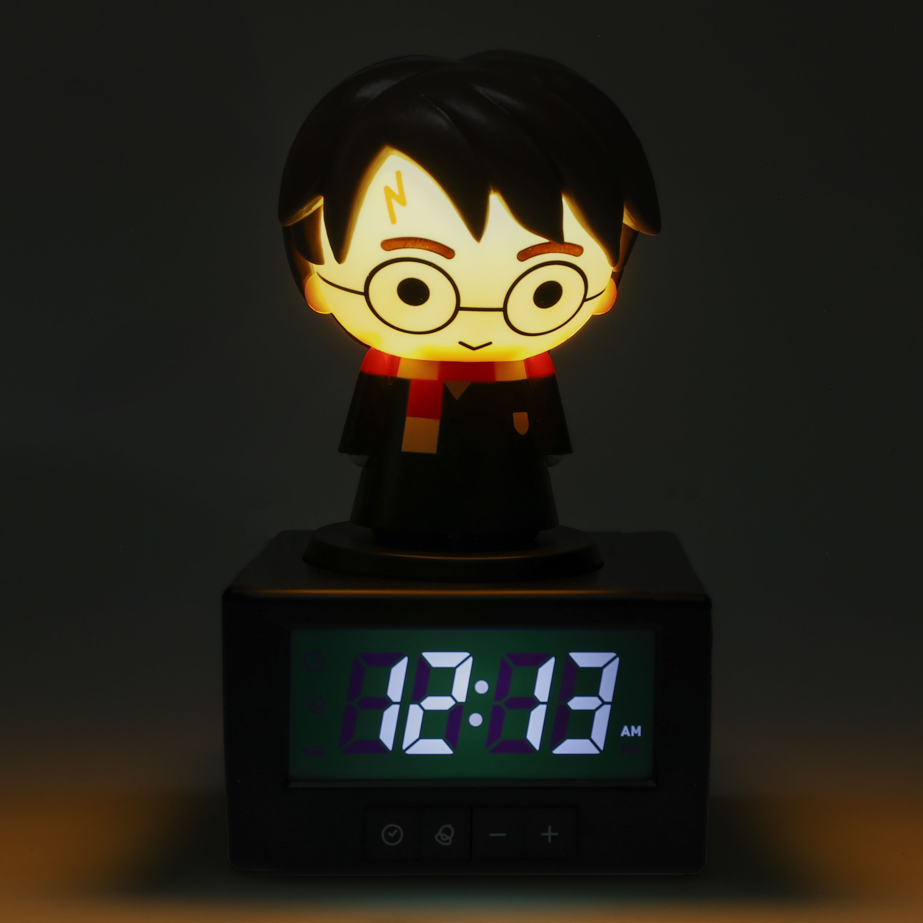 Harry Potter Wecker, mit leuchtender Figur und digitaler Zeitanzeige.