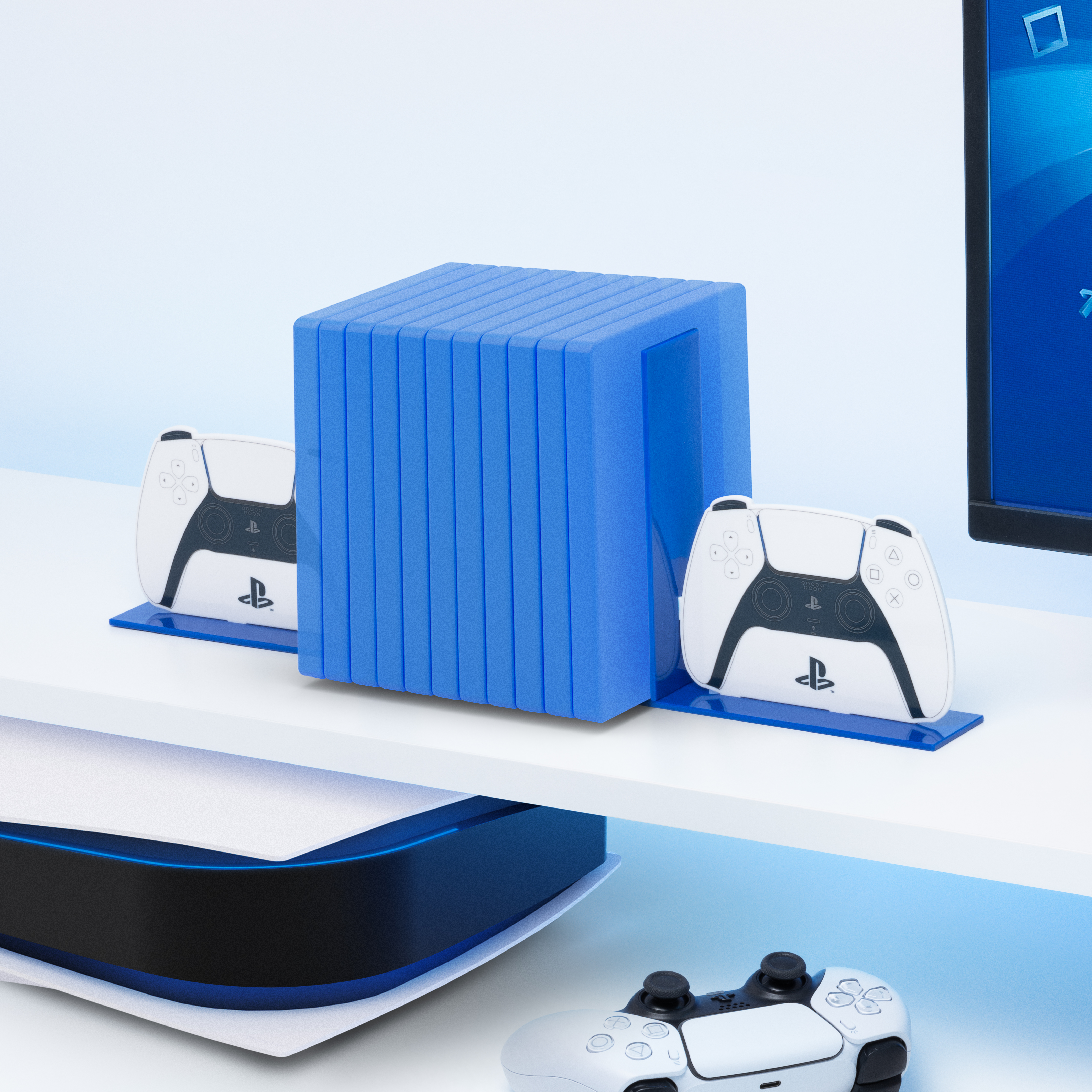 Schwarze Eaton USV. Es ist ein rechteckiges Gerät mit Ein-/Aus-Taste und USB-Anschluss.