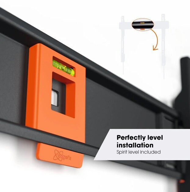 Zbliżenie tyłu czarnego budzika, pokazujące pokrętła i podstawę.