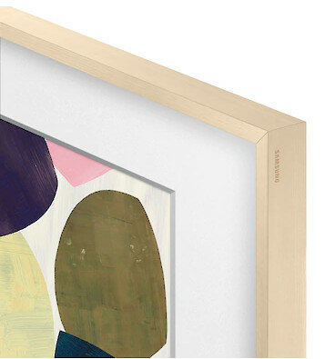 Róg oprawionego dzieła sztuki z jasną drewnianą ramą. Grafika przedstawia kolorowe abstrakcyjne kształty.