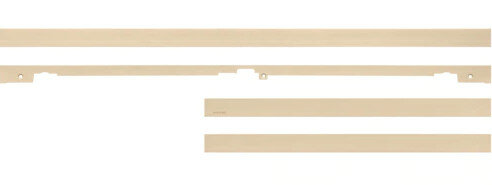 Elementy drewnianej ramy łóżka. Białe tło.