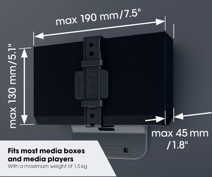 Czarny odtwarzacz multimedialny na ścianie z wymiarami, tekst: Pasuje do większości.