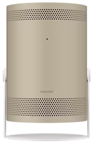 Beżowy projektor Samsung stoi na białej podstawie.