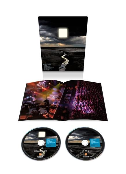 CD-Box-Set mit zwei CDs und einem Booklet. Das Bild zeigt eine dunkle Landschaft.