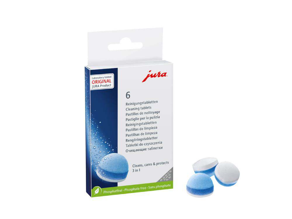 Schachtel mit Reinigungstabletten mit der Aufschrift 'Jura'. 3 Tabletten liegen neben der Schachtel auf weißem Hintergrund.