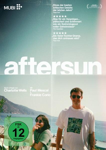 Filmcover mit zwei Personen im Vordergrund, mit blauem und weißem Hintergrund.