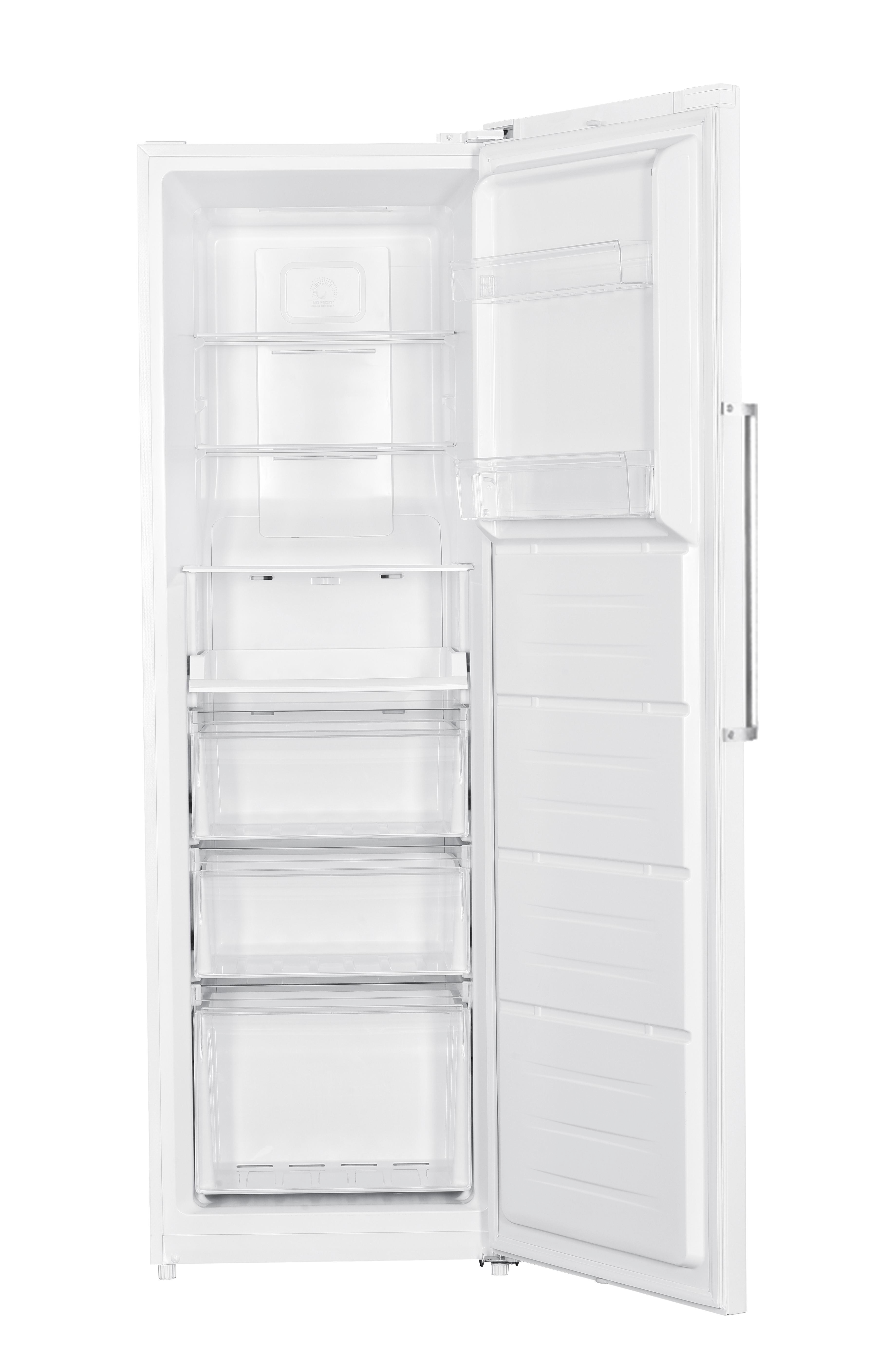 Ein weißer, offener Gefrierschrank mit Regalen und Schubladen, bereit zum Befüllen.