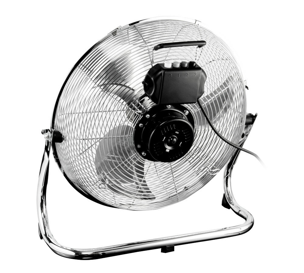 Błyszczący metalowy wentylator z czarnymi elementami sterującymi i podstawą.