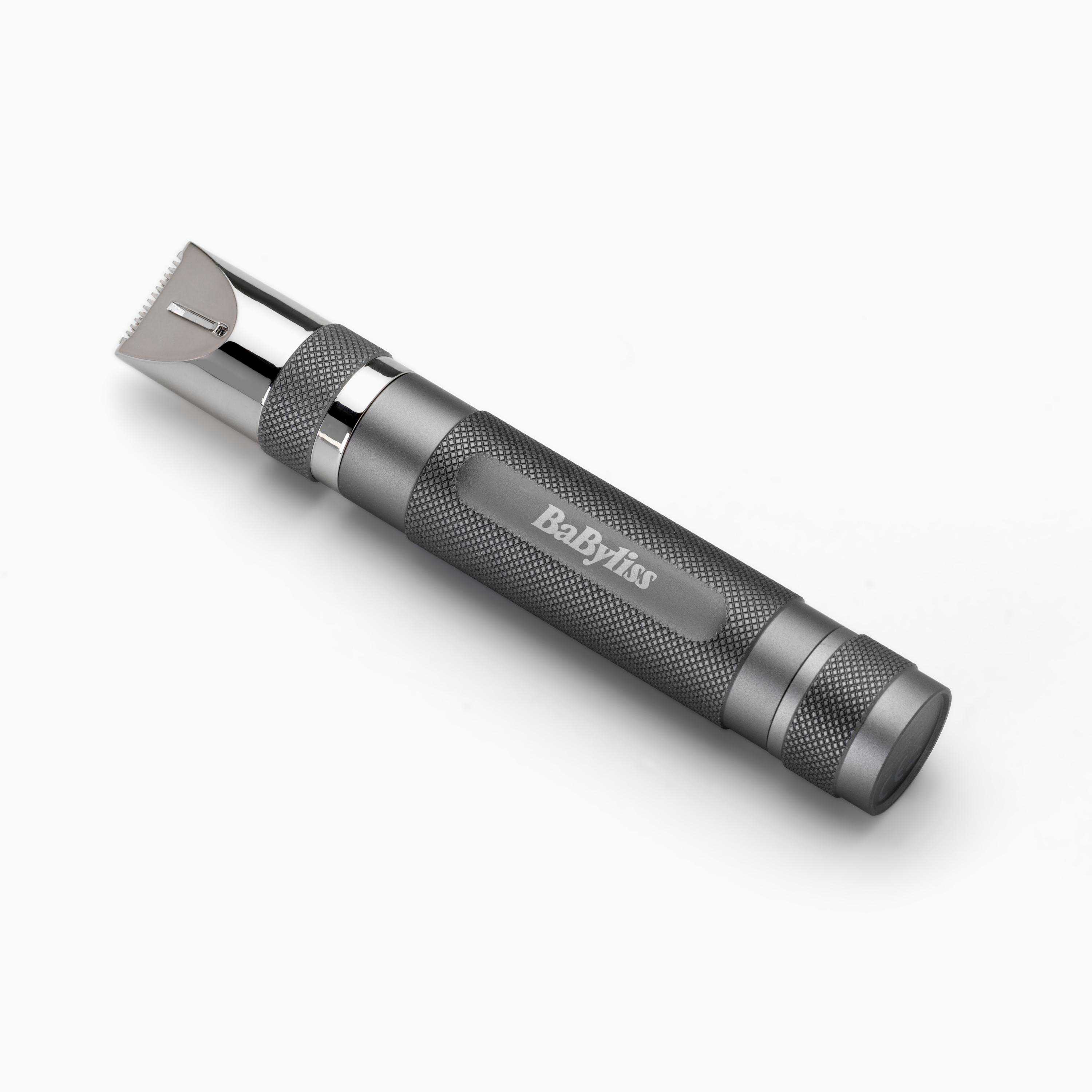 Grauer BaByliss Haartrimmer auf weißem Grund. Schräge Ansicht, zeigt den Schneidekopf.