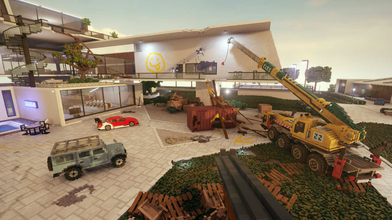 Scena renderowana w stylu Minecraft nowoczesnego placu budowy z pojazdami i sprzętem budowlanym.