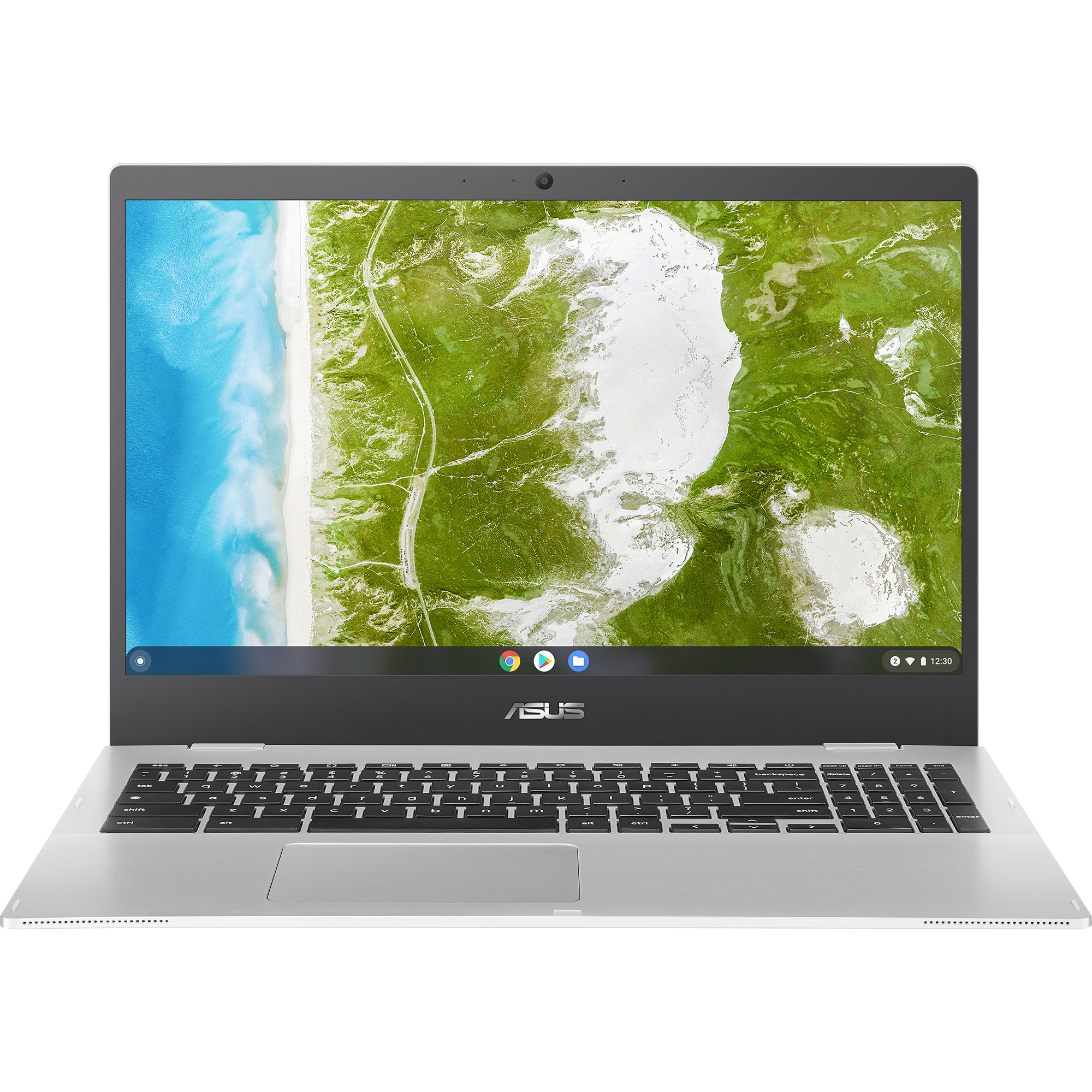Silberner ASUS Chromebook Laptop mit Tastatur und Bildschirm, der eine Landschaft zeigt, auf Weiß.