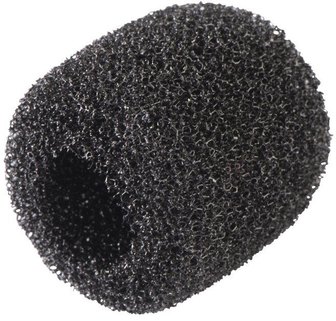 Zbliżenie czarnej osłony mikrofonu o porowatej, piankowatej fakturze.